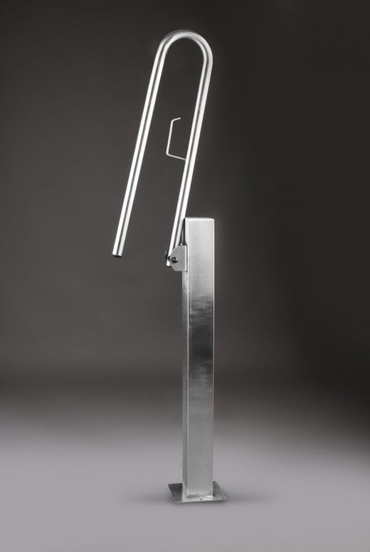 Barra inox abatible c/port de columna 70cm satinada