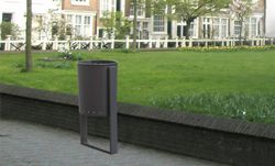 Papelera urbana en acero galvanizado basculante
