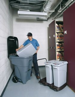 Plataforma móvil triple rubbermaid